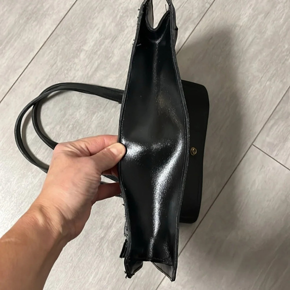 Vintage Shoulder Bag Gold Hardware - Picture 10 of 15